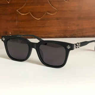 Chrome Hearts क्लासिक स्क्वेयर मैट ब्लैक क्रॉस सनग्लासेस