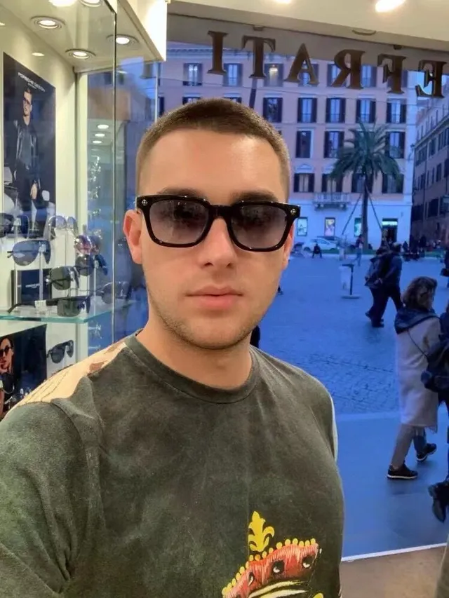 Chrome Hearts 经典方形哑光黑十字太阳镜 3