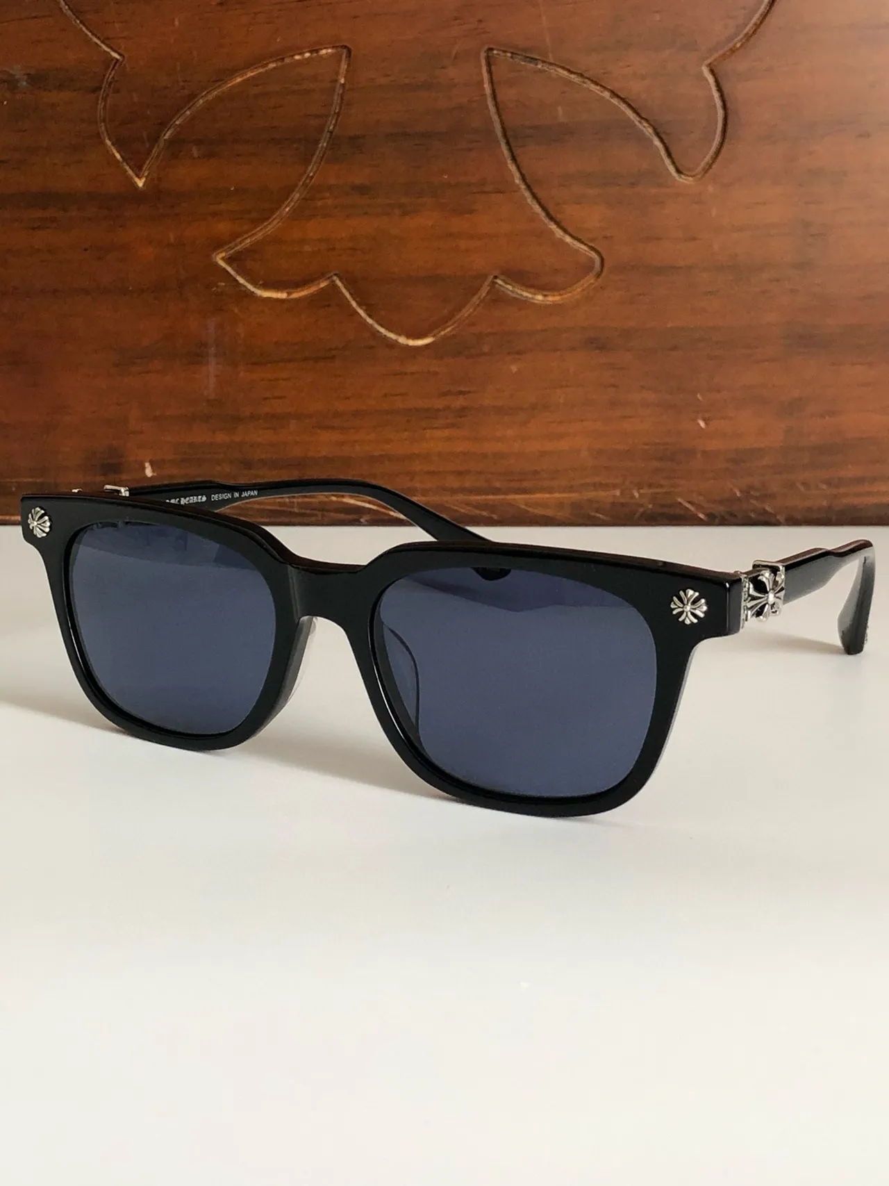 Chrome Hearts 经典方形哑光黑十字太阳镜 9