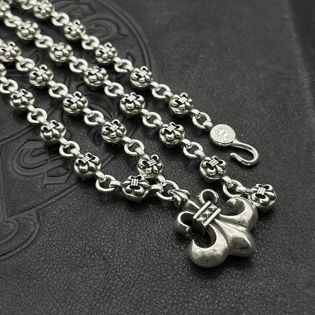 Collier avec pendentif Fleur de Lis Chrome Hearts 2