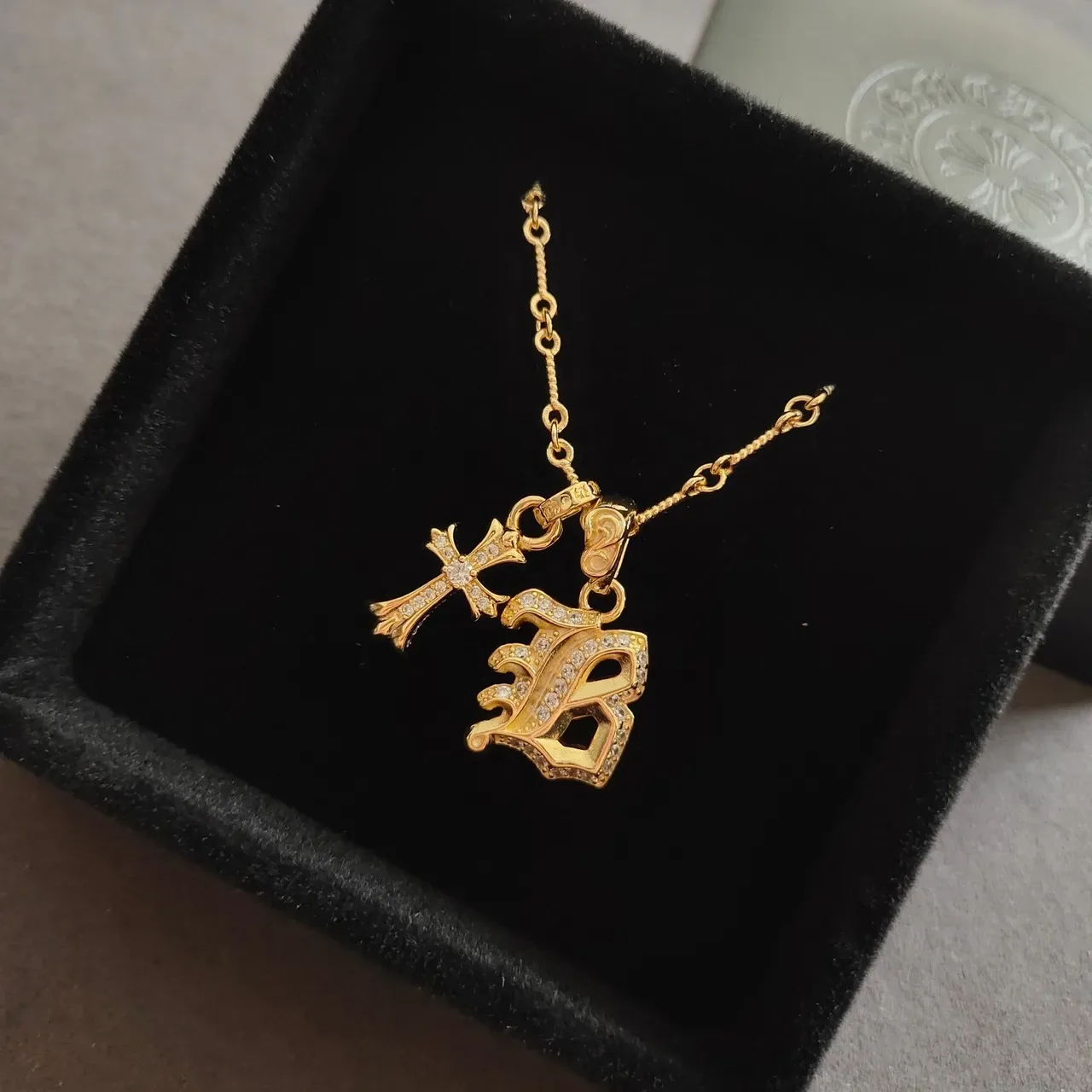 Collar Chrome Hearts Letra B Gótico y Cruz Pave 5
