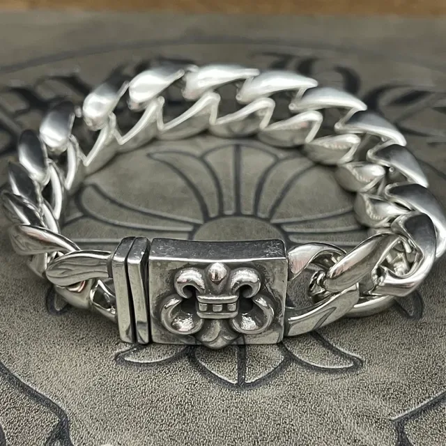 Chrome Hearts Lock Bracelet Oxidized Silver Fleur-de-Lis Star Motif Bracelets 3