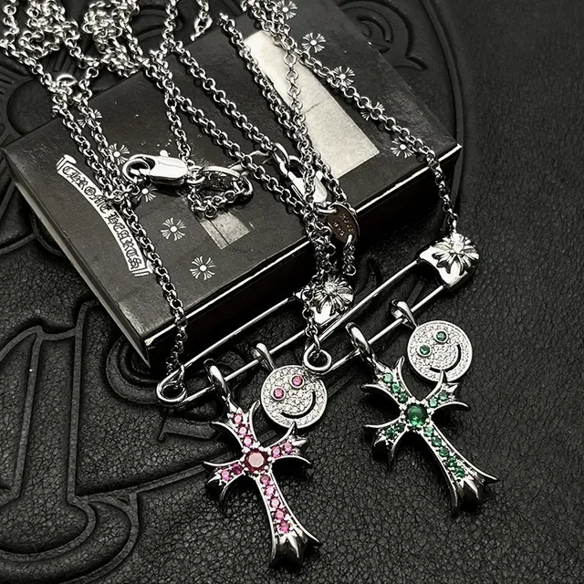 Chrome Hearts Pin de seguridad Cruz Smiley Dije Collares 2