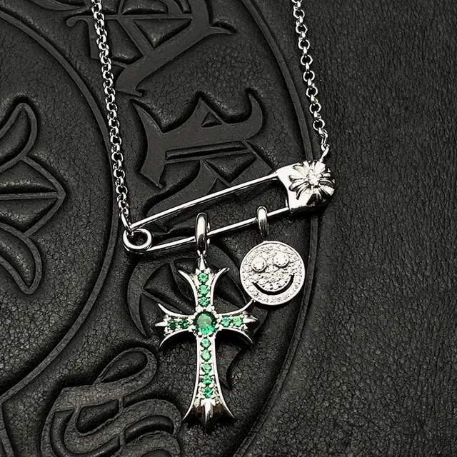 Chrome Hearts Pin de seguridad Cruz Smiley Dije Collares 4
