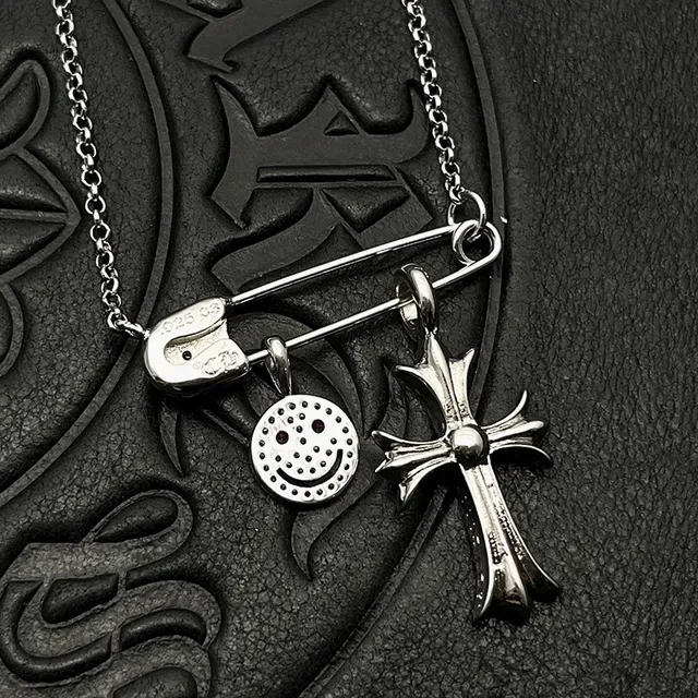Chrome Hearts Pin de seguridad Cruz Smiley Dije Collares 7