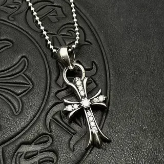 Chrome Hearts चांदी काला गॉथिक क्रॉस पावे क्रिस्टल हार 4