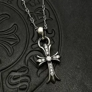 Chrome Hearts चांदी काला गॉथिक क्रॉस पावे क्रिस्टल हार 5