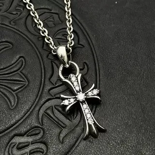 Chrome Hearts चांदी काला गॉथिक क्रॉस पावे क्रिस्टल हार 6