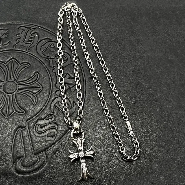 Chrome Hearts चांदी काला गॉथिक क्रॉस पावे क्रिस्टल हार 7