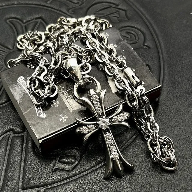 Chrome Hearts चांदी काला गॉथिक क्रॉस पावे क्रिस्टल हार 9
