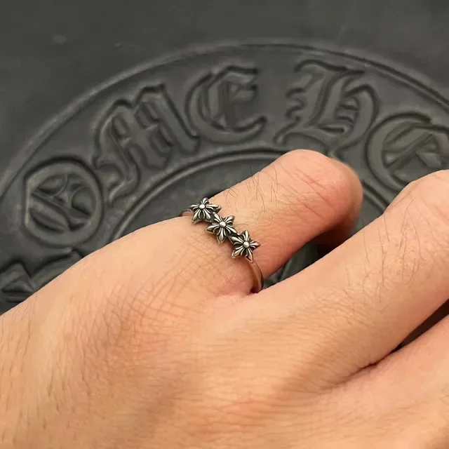 Chrome Hearts Bague Argent Noir Oxydé Trois Motifs Floraux 2