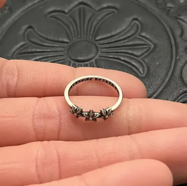 Chrome Hearts Bague Argent Noir Oxydé Trois Motifs Floraux 4