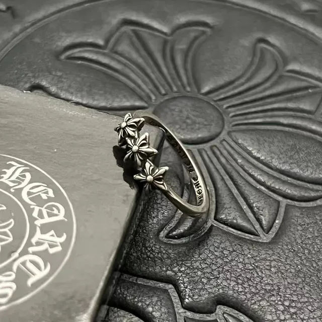 Chrome Hearts Bague Argent Noir Oxydé Trois Motifs Floraux 5