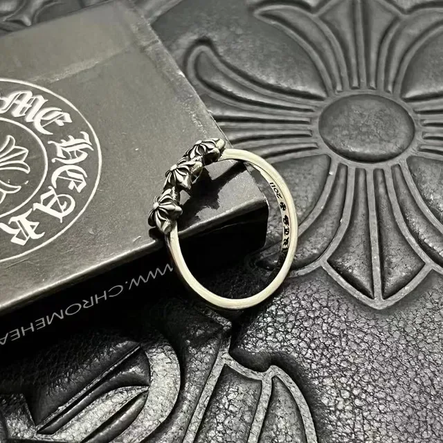 Chrome Hearts Bague Argent Noir Oxydé Trois Motifs Floraux 8