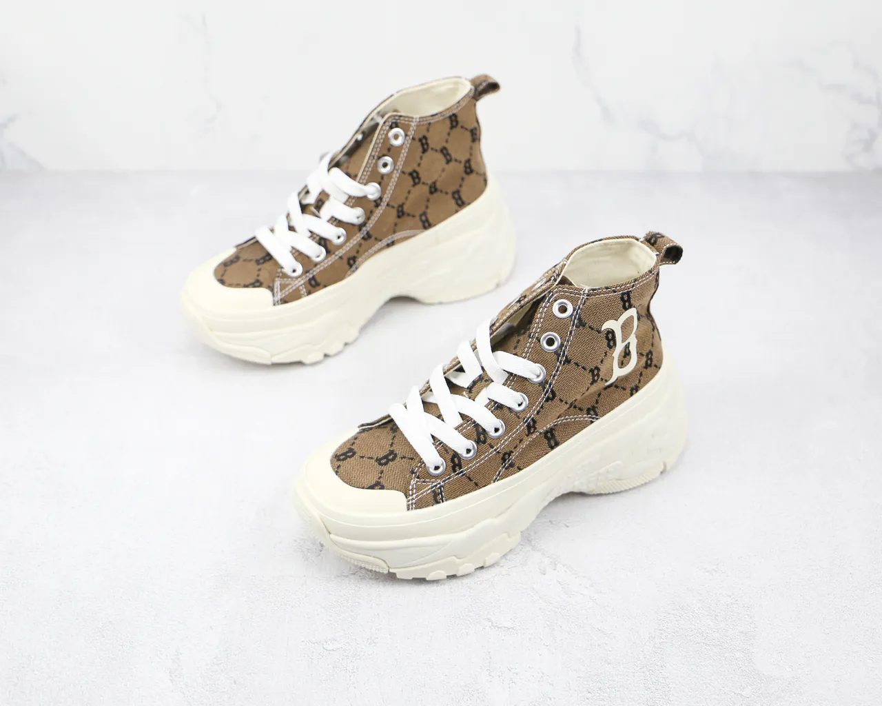 Converse Tênis de cano alto monogrammado em canvas com sola chunky 7