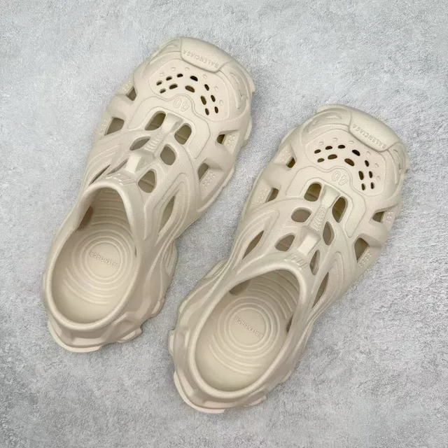 Crocs Beige Molded Foam Ventilated Cutouts Clog 8