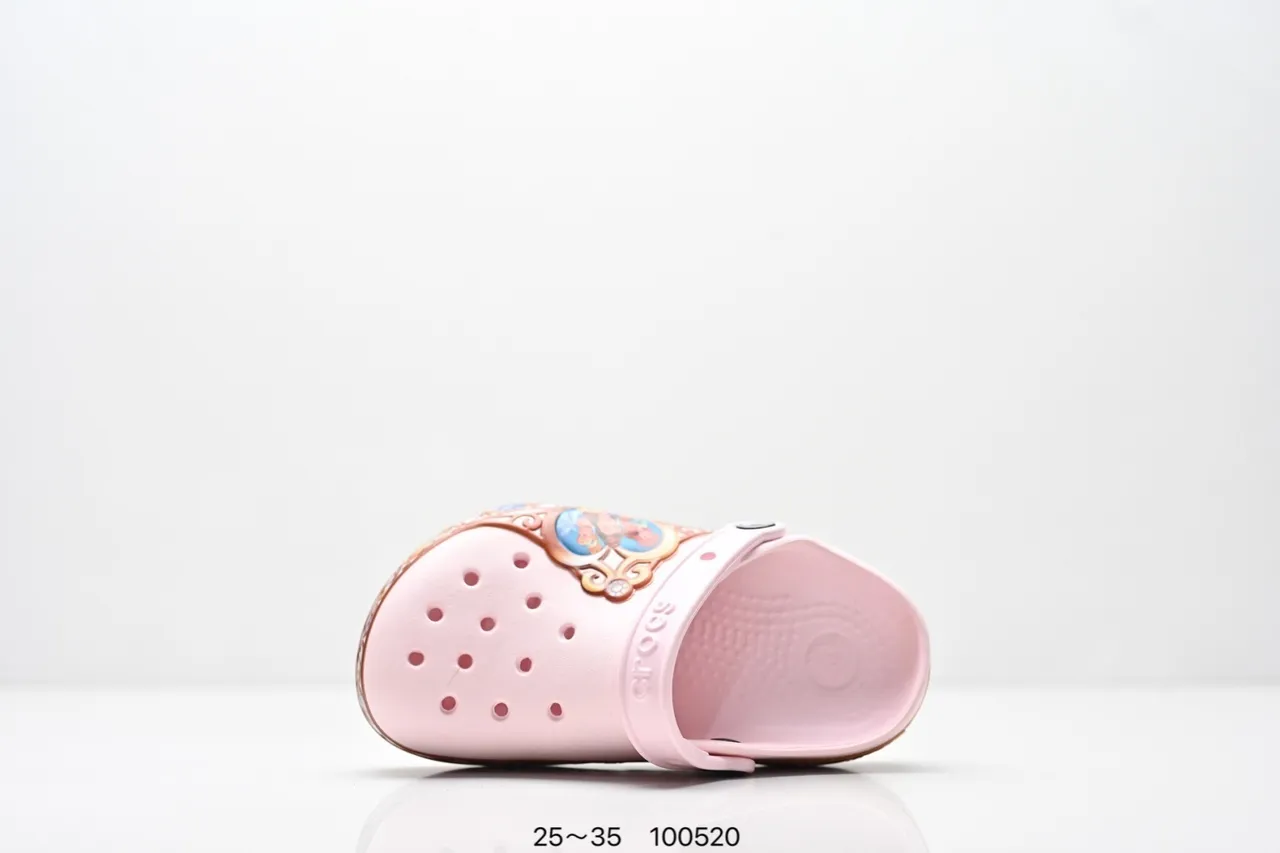Crocs Classic Clog وردي Disney Frozen زخرفة الحافة Clog 8