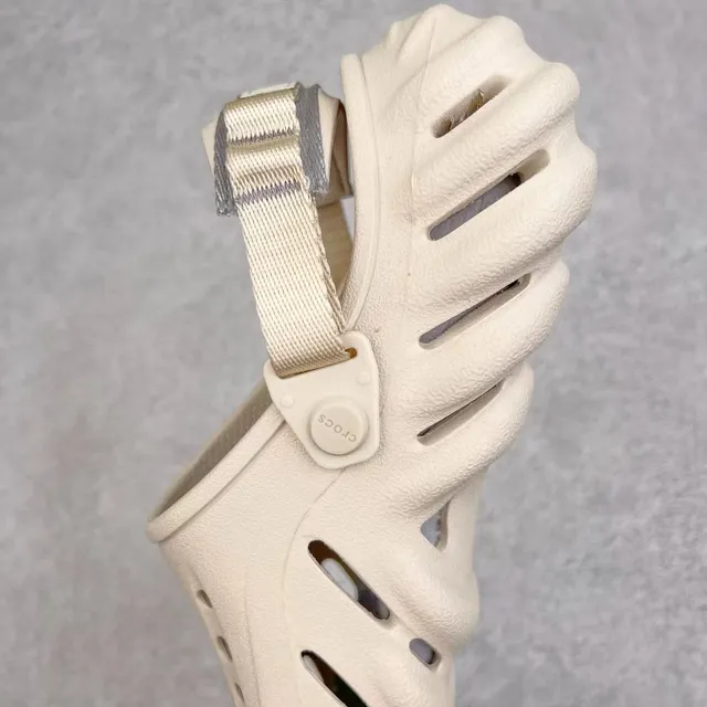 Crocs Echo Clog zueco beige de espuma 4