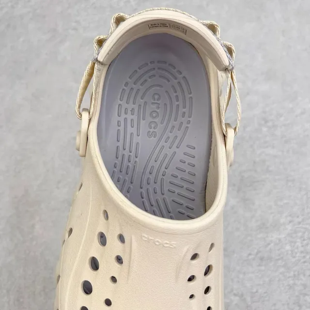 Crocs Echo Clog zueco beige de espuma 6