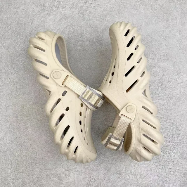 Crocs Echo Clog zueco beige de espuma 8