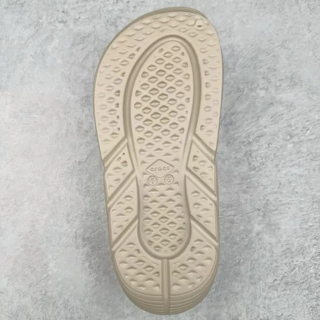 Crocs Echo Clog Beige Zueco de Espuma Moldeada 9