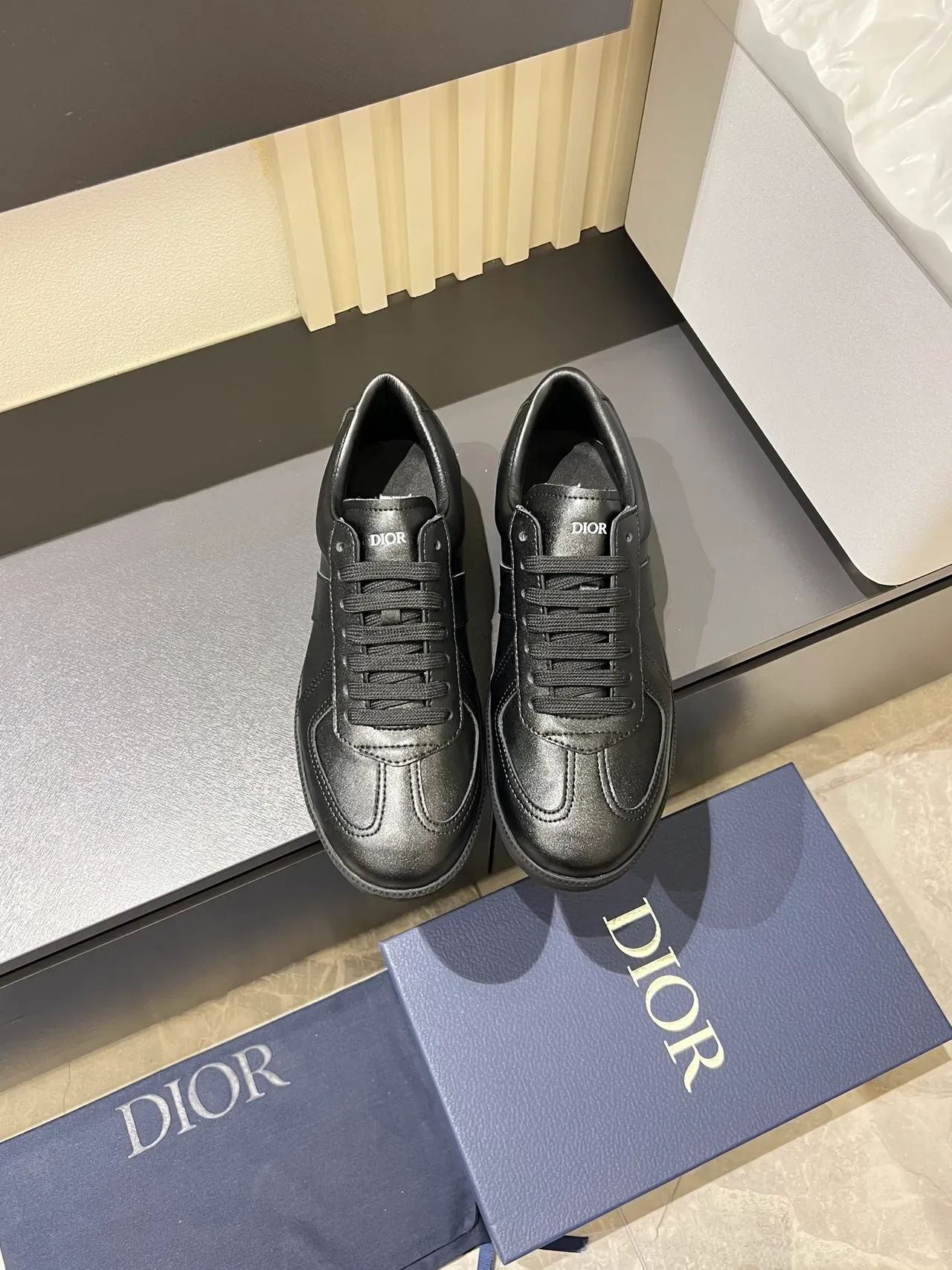 Dior B22 黑色皮革鞋面 拼接构造 生活方式运动鞋 5