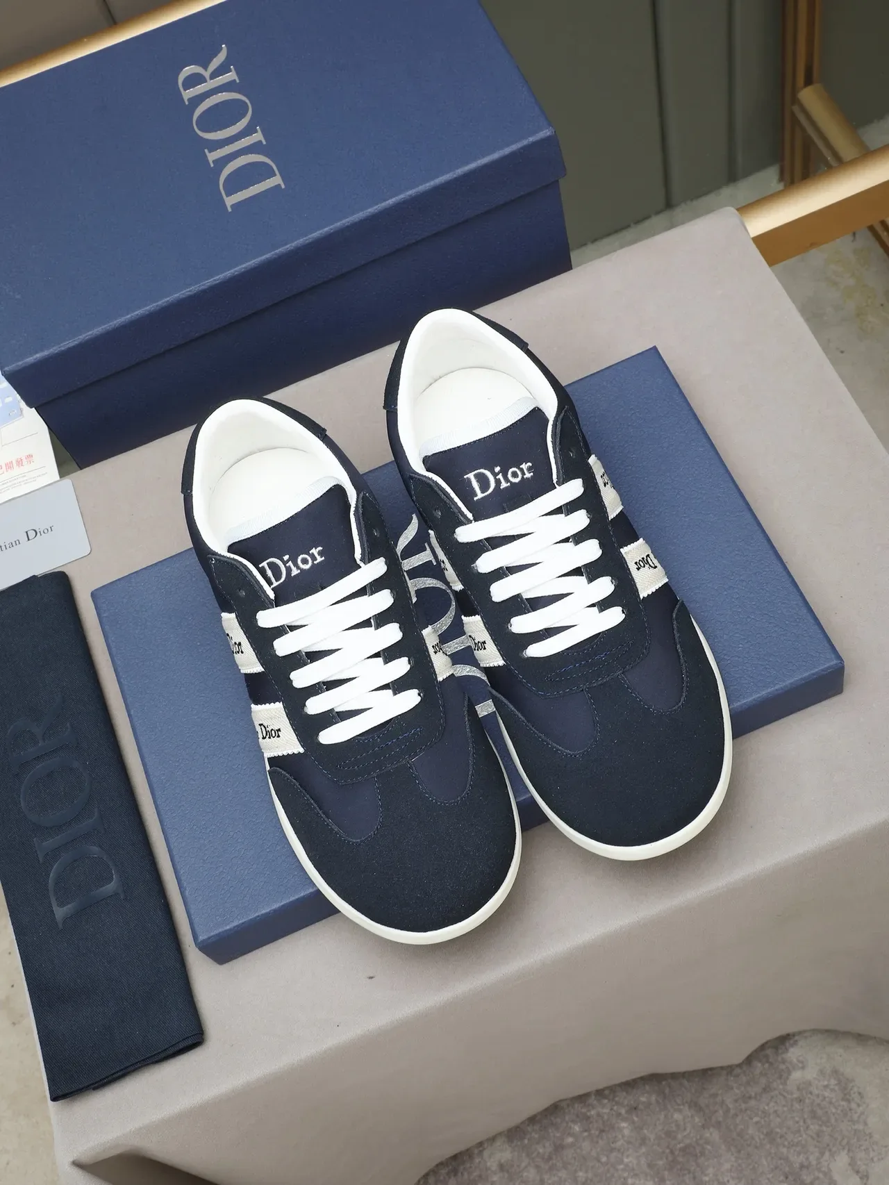 Dior B22 Navy Beige সুয়েড উপরের অংশ ডুয়াল লোগো স্ট্রাইপ লাইফস্টাইল স্নিকার 2