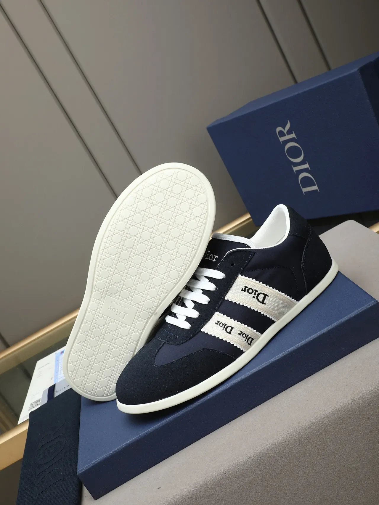 Dior B22 Navy Beige সুয়েড উপরের অংশ ডুয়াল লোগো স্ট্রাইপ লাইফস্টাইল স্নিকার 4