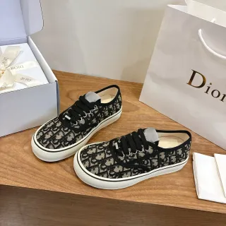 Dior B23 काली बेज ढलान वाला मॉनोग्राम कैनवास लो-टॉप सिल्हूट जीवनशैली स्नीकर