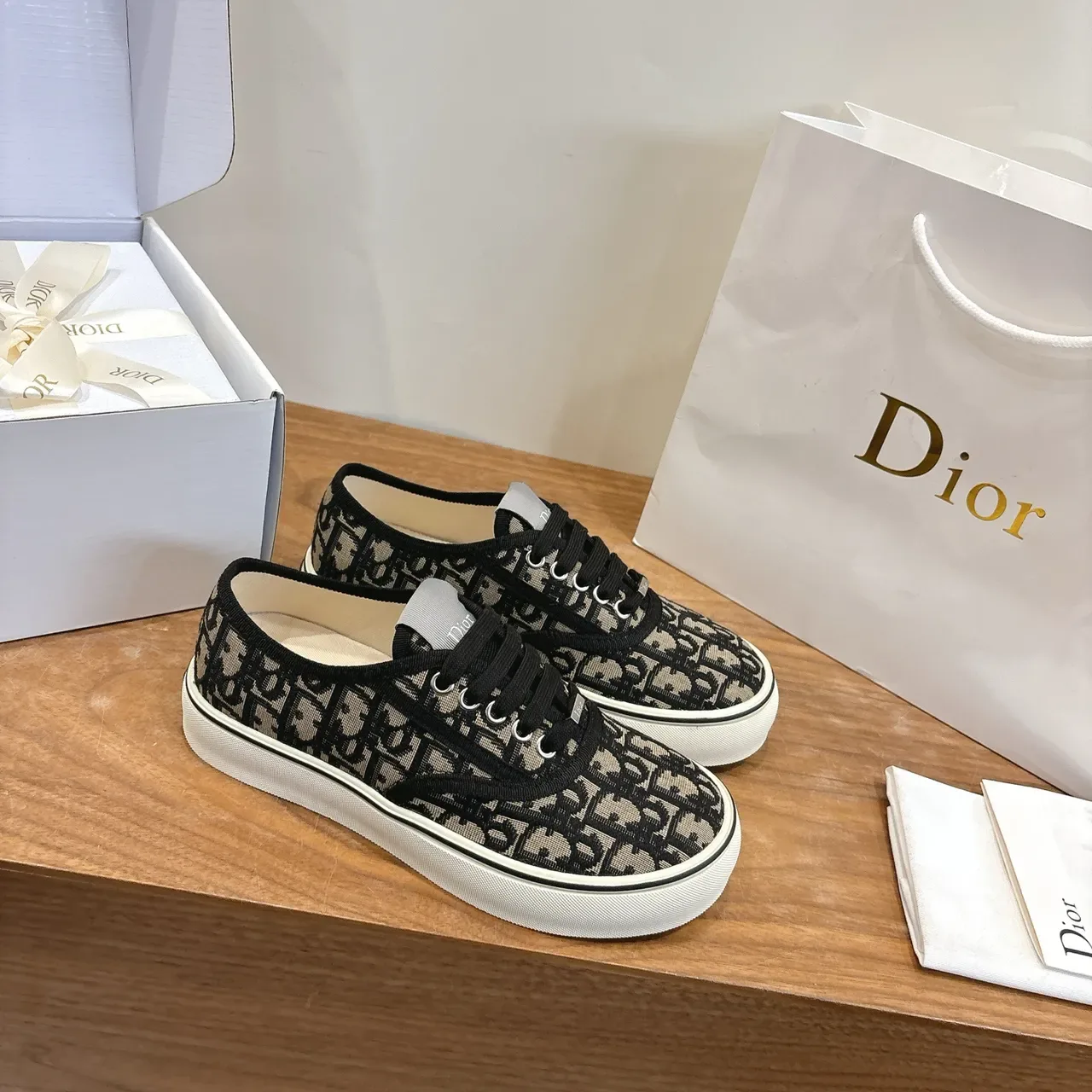 Dior B23 কালো বেইজ ঢিলা মনোগ্রাম ক্যানভাস লো-টপ সিলহুট লাইফস্টাইল স্নিকার 5