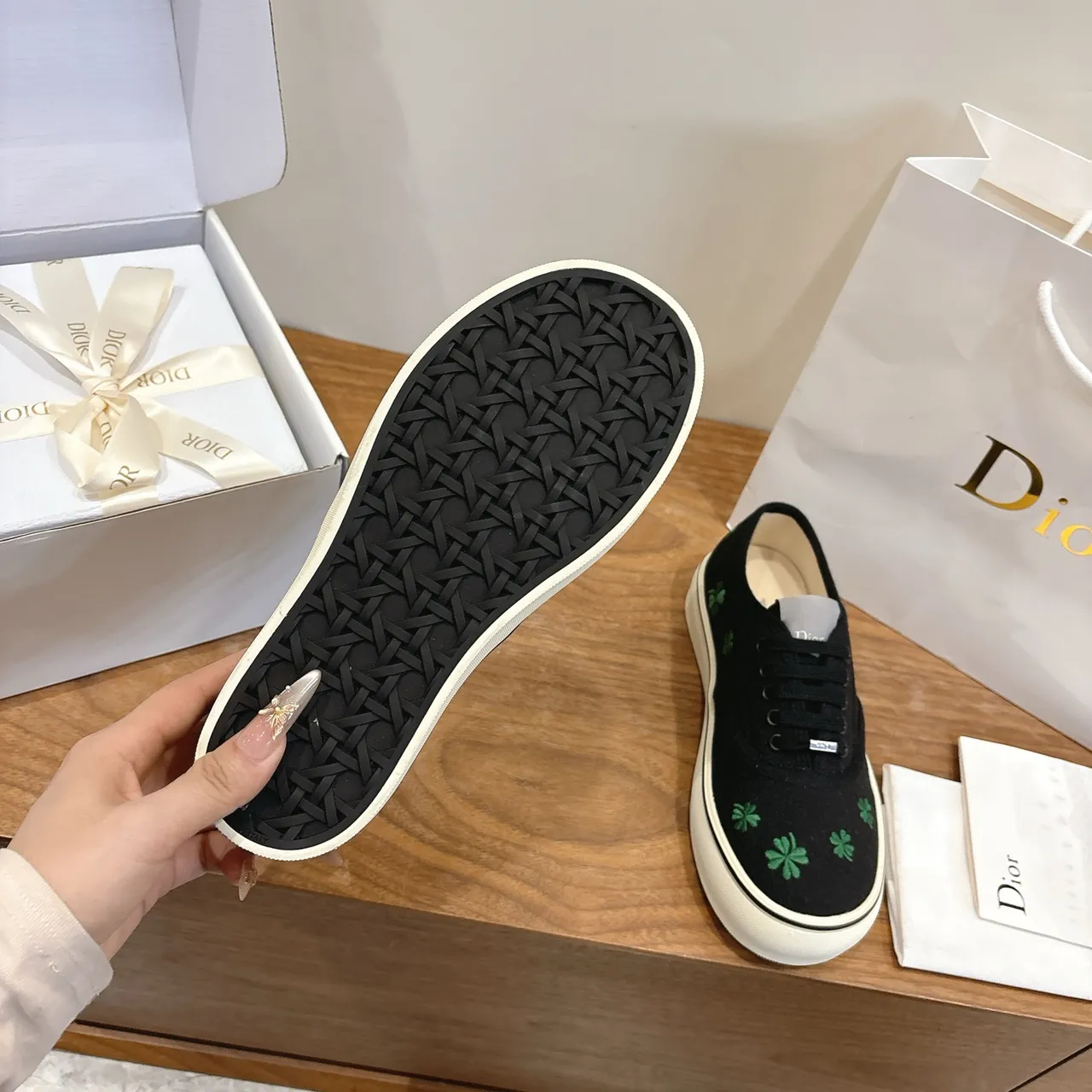 Dior B23 Preto Verde Superior de Lona Bordados Motivos de Trébol de Quatro Folhas Tênis de Estilo de Vida 2