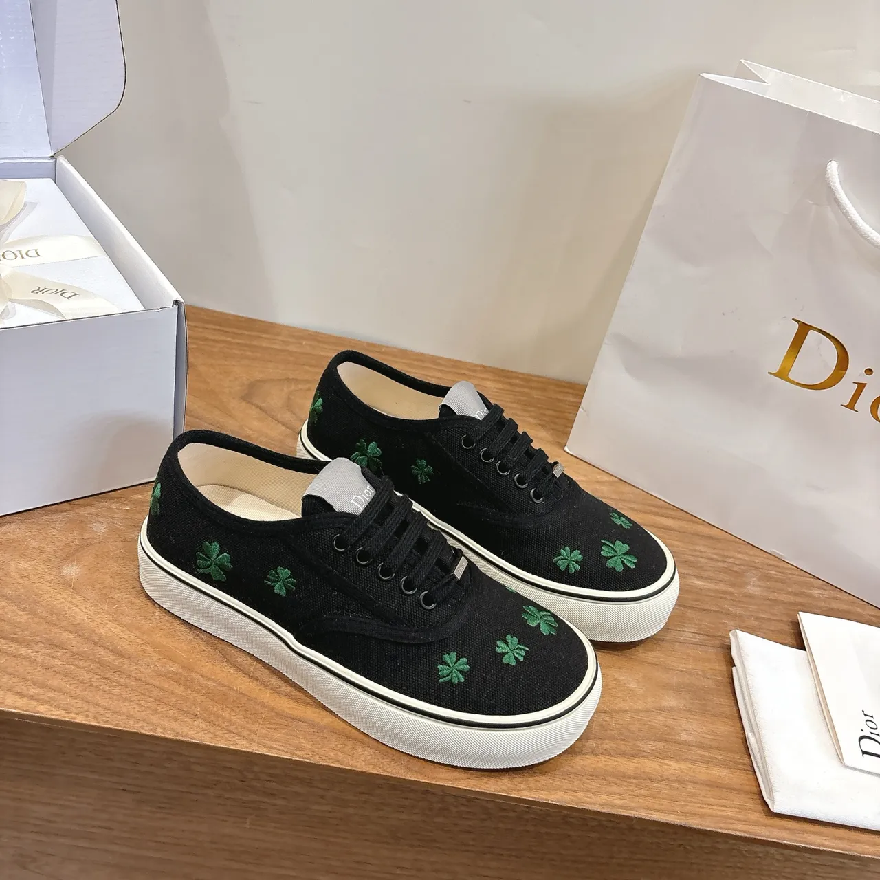 Dior B23 Preto Verde Superior de Lona Bordados Motivos de Trébol de Quatro Folhas Tênis de Estilo de Vida 5
