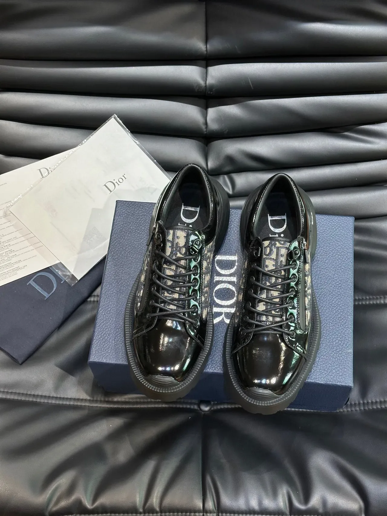 Dior B27 أسود جلد لامع مونوغرام مائل أحذية رياضية أسلوب حياة 2