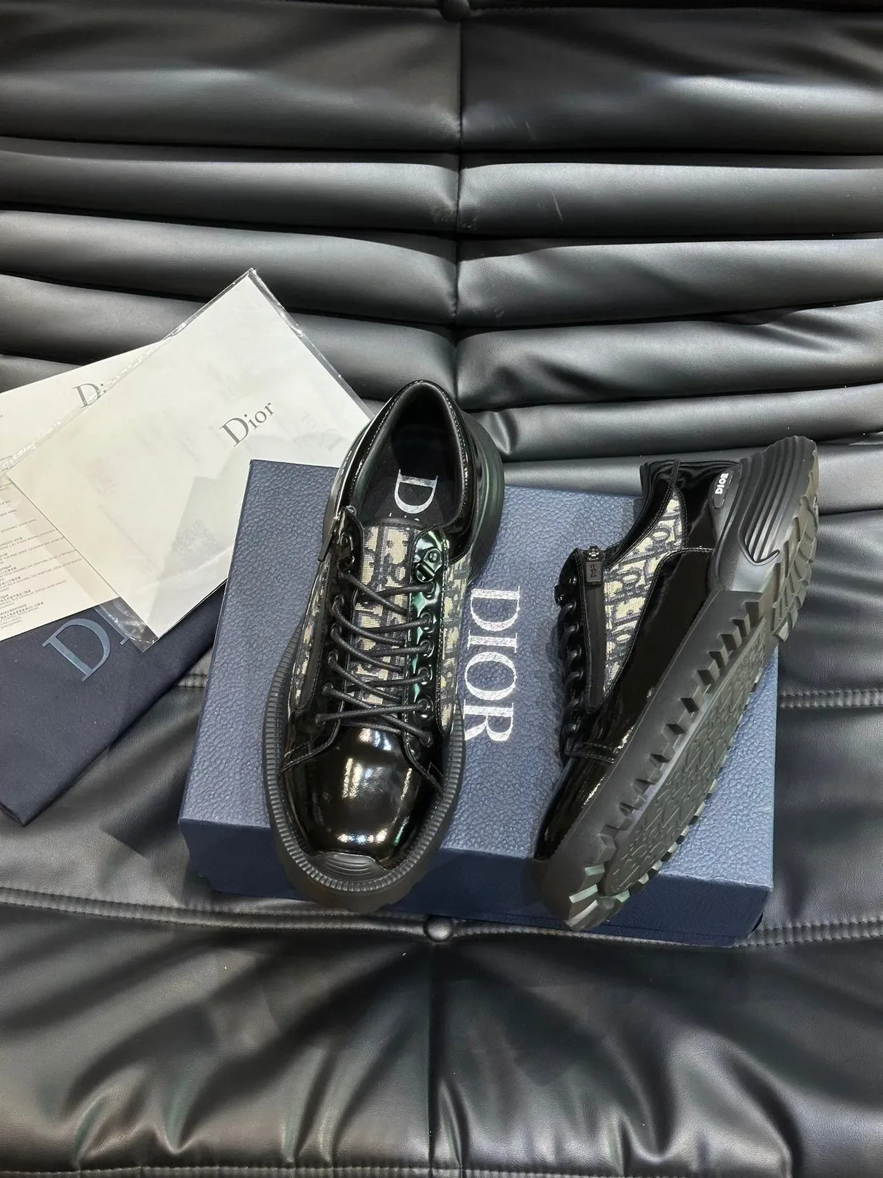 Dior B27 أسود جلد لامع مونوغرام مائل أحذية رياضية أسلوب حياة 3