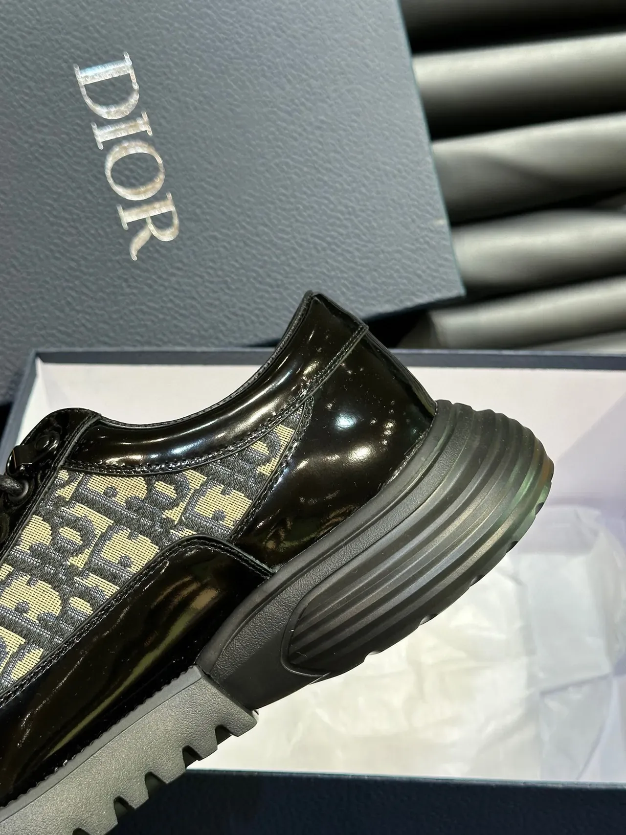 Dior B27 أسود جلد لامع مونوغرام مائل أحذية رياضية أسلوب حياة 6