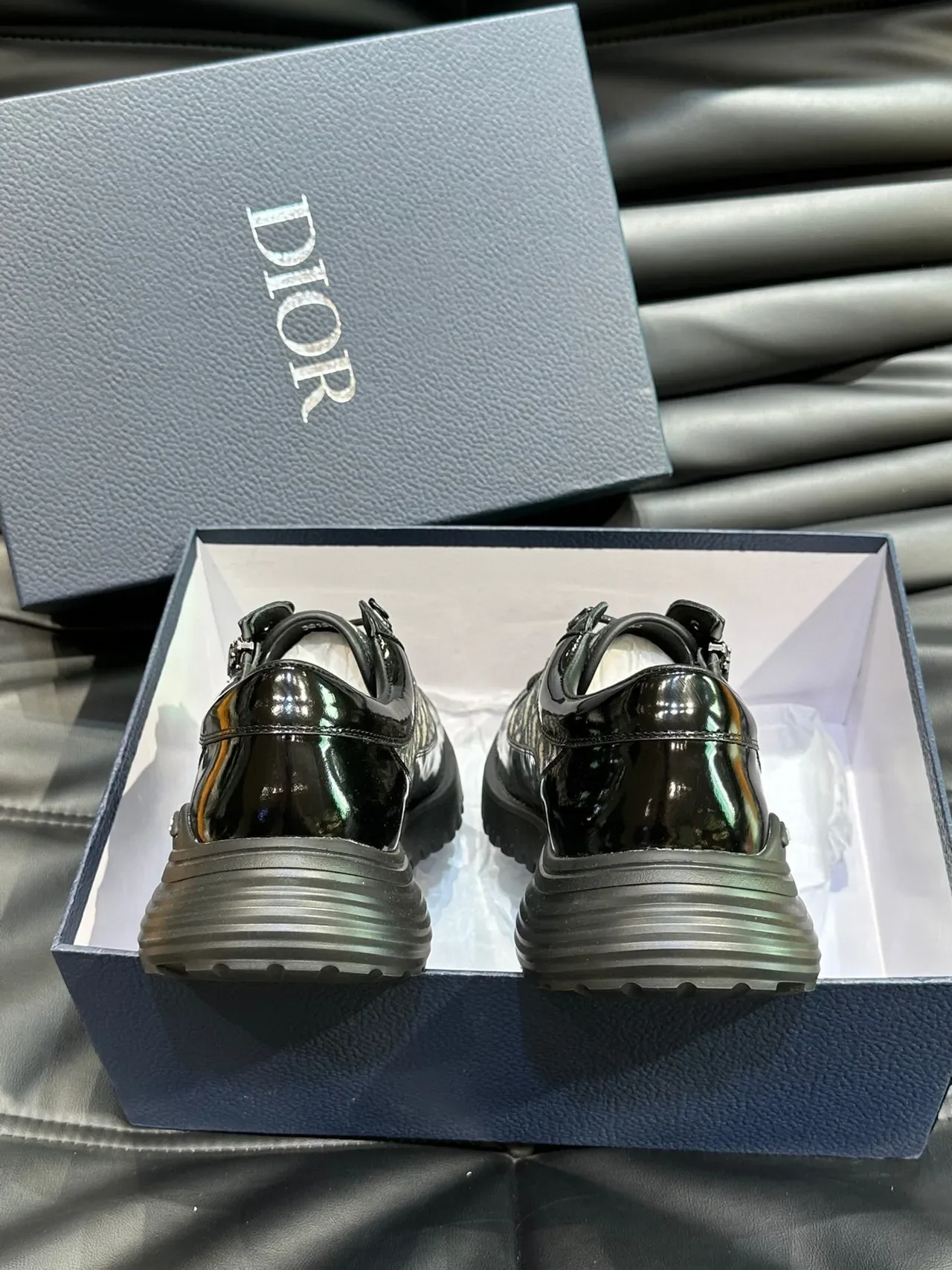 Dior B27 أسود جلد لامع مونوغرام مائل أحذية رياضية أسلوب حياة 7