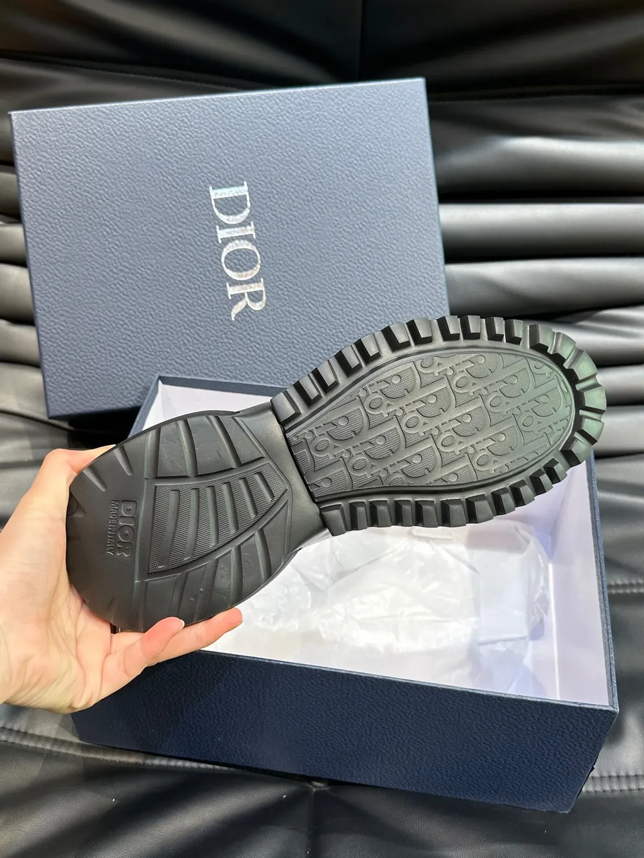 Dior B27 أسود جلد لامع مونوغرام مائل أحذية رياضية أسلوب حياة 8