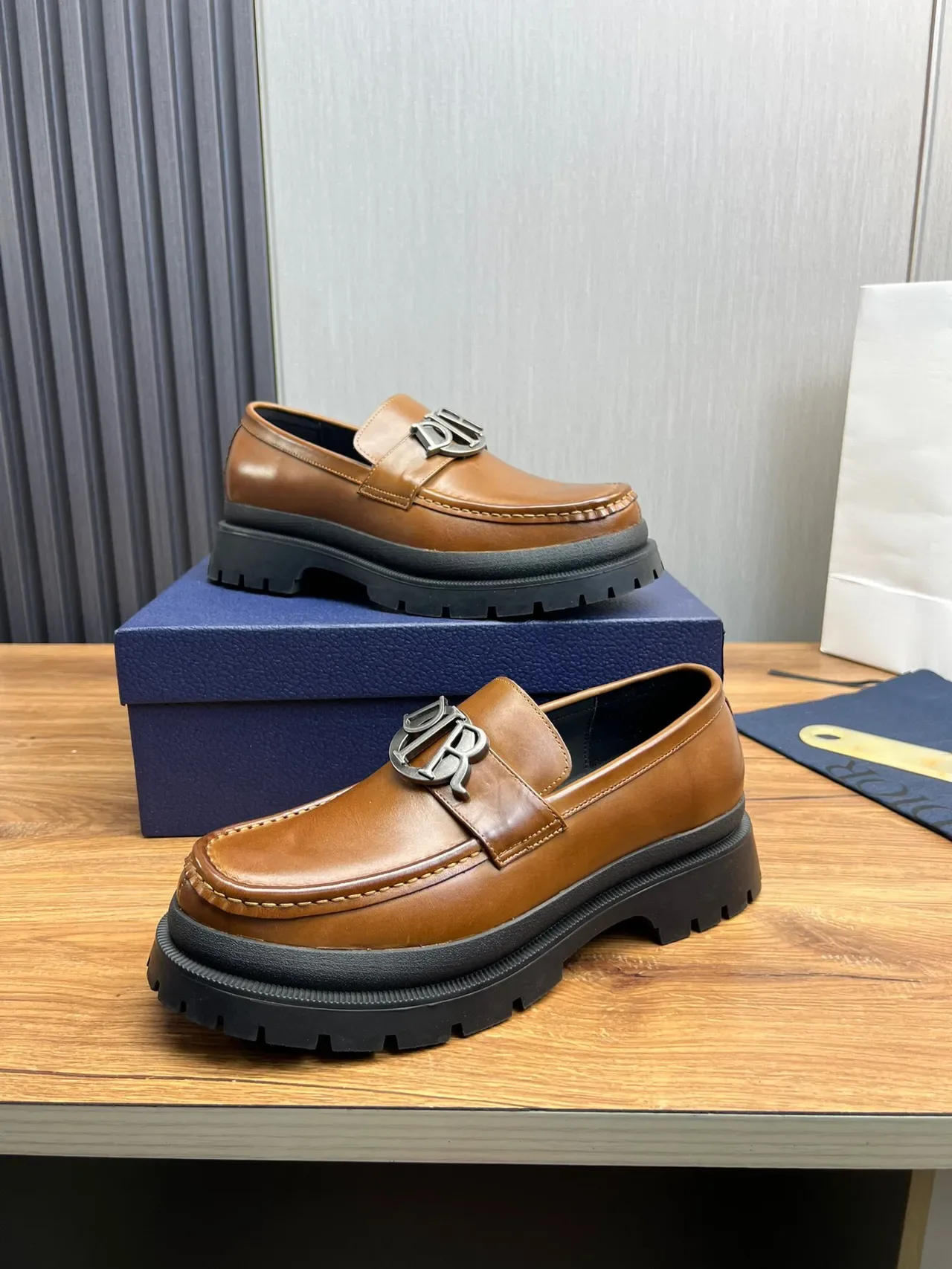 Dior B27 Mocassim Couro Tan Fivela de Metal Solado Chunky 4