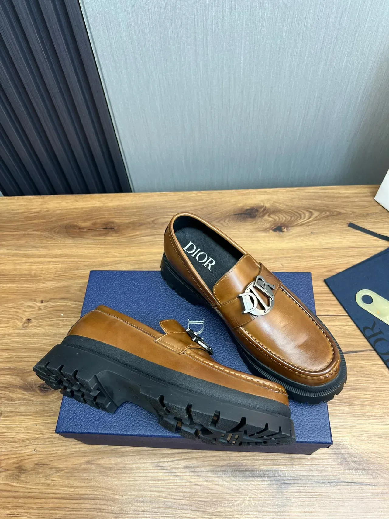 Dior B27 Mocassim Couro Tan Fivela de Metal Solado Chunky 6