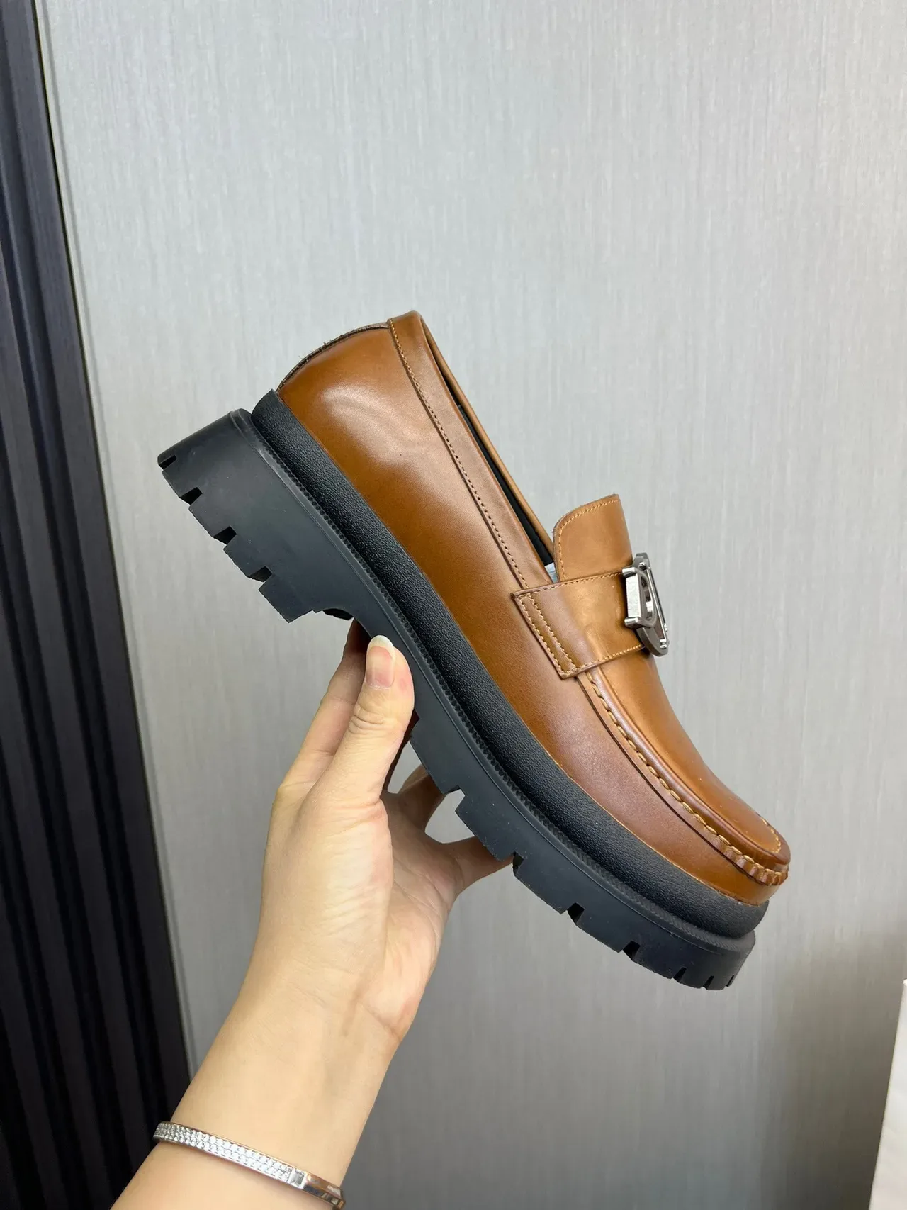 Dior B27 Mocassim Couro Tan Fivela de Metal Solado Chunky 7