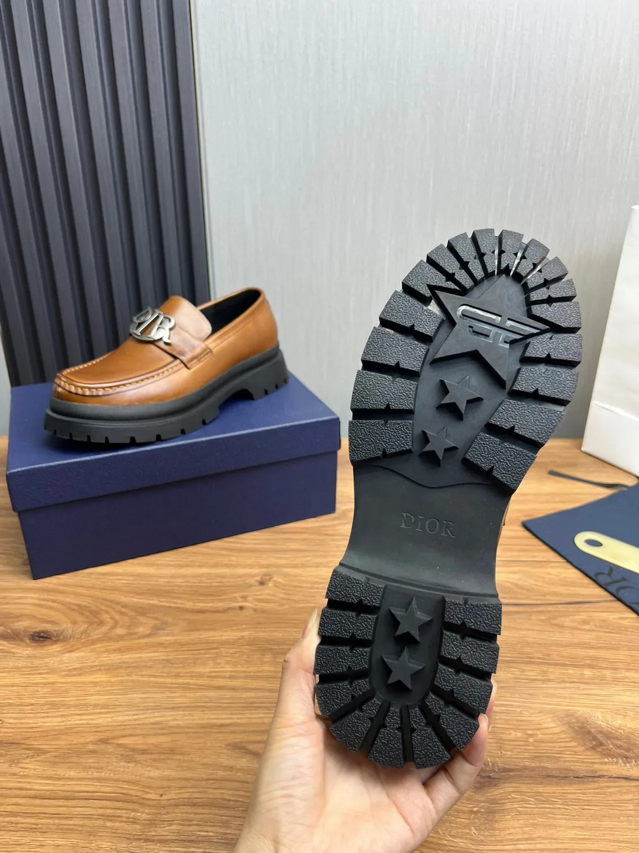 Dior B27 Mocassim Couro Tan Fivela de Metal Solado Chunky 9