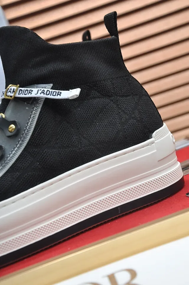 Dior Tênis Lifestyle Preto e Cinza de Cano Alto Ajuste de Meia Tricotado com Detalhe de Alça com Marca 2
