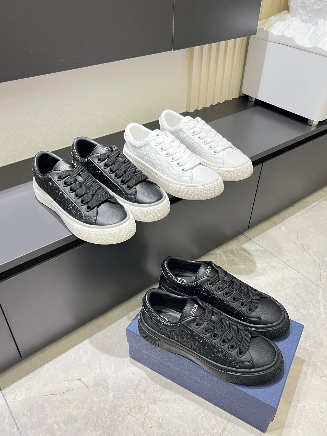 Dior Sneakers Lifestyle Preto Branco Monograma Embossed Sola Plataforma 2