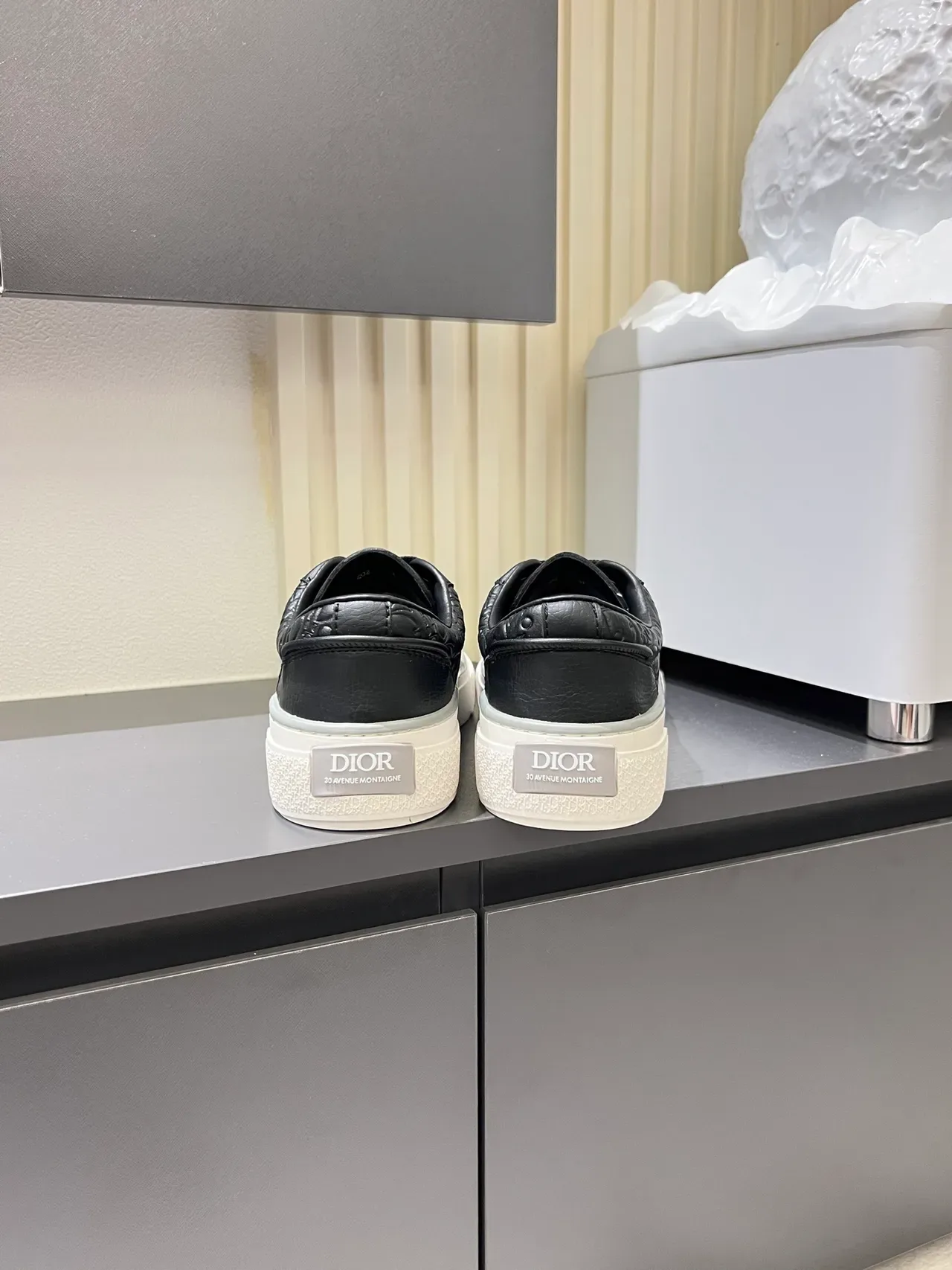 Dior Sneakers Lifestyle Preto Branco Monograma Embossed Sola Plataforma 3