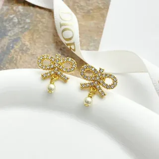 Dior বাউ ক্রিস্টাল পার্ল ড্রপ ইয়ারিংস