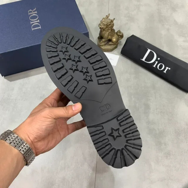 Dior बर्गंडी काला विंगटिप कैप-टो ब्रॉग जूते 2