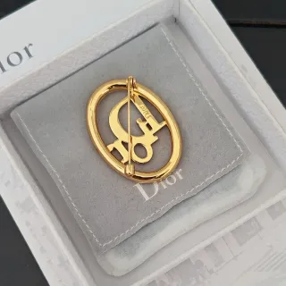 Dior CD लोगो ओवल गोल्ड ब्रोच