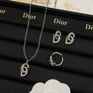 Dior CD Argent Blanc Motif Entrelacé Pavé Détail Cristal Collier