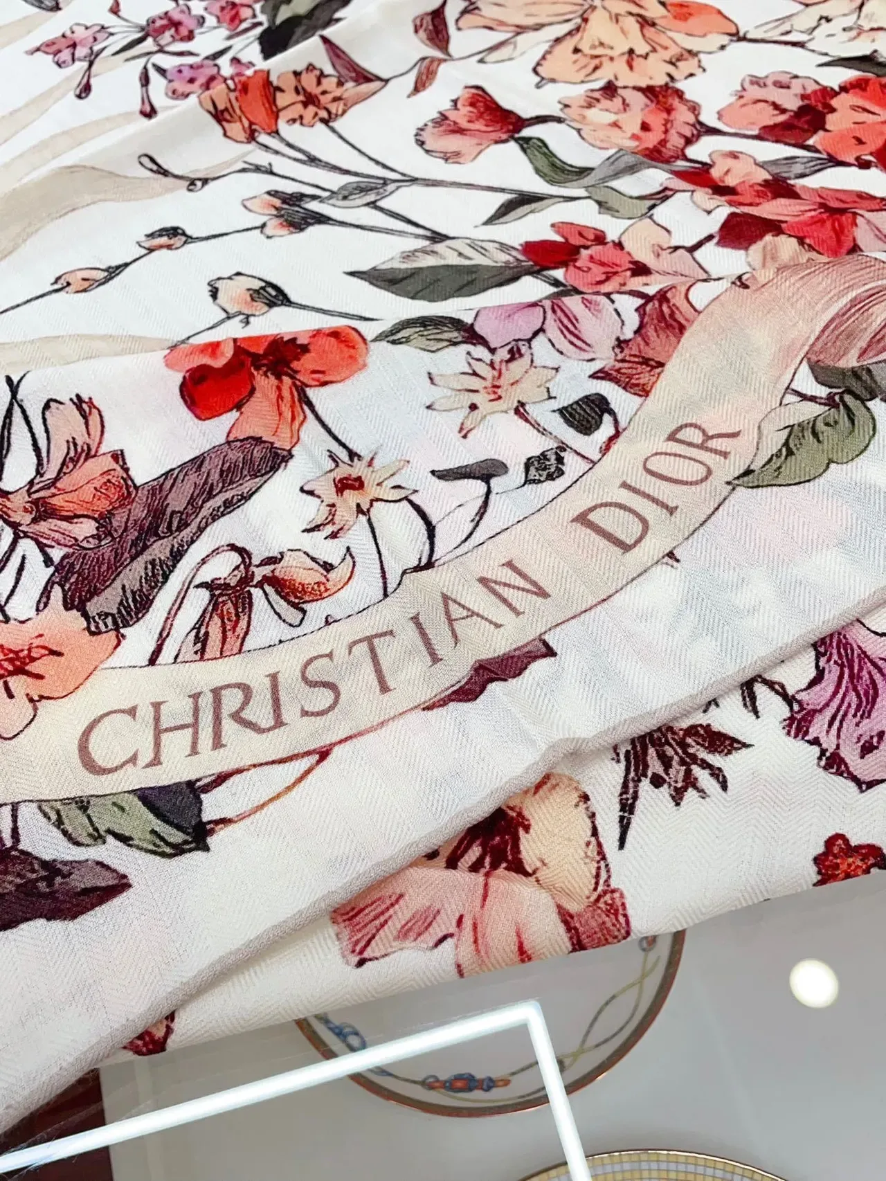 Dior Lenço de Seda com Estampa Floral Cor Creme 9