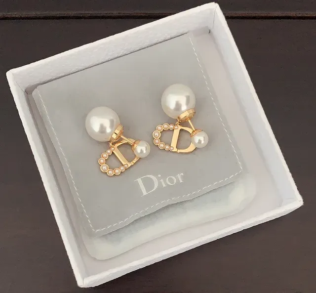 Brincos Dior de Metal Dourado Branco com Pérolas 3